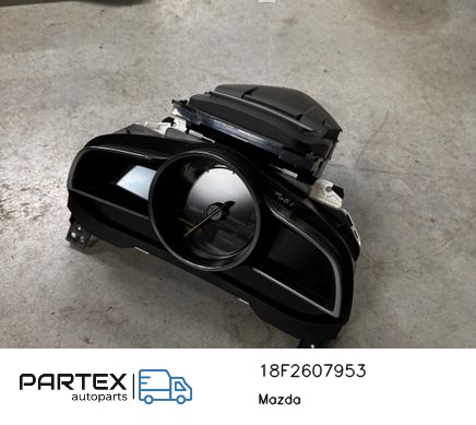 18F2607953 - Спідометр панель приладів Mazda CX-3 2018