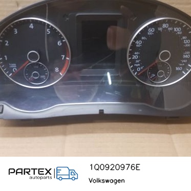 1Q0920976E - Спідометр панель приладів Volkswagen Eos 2015