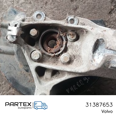31387653 Поворотний кулак цапфа Volvo V40 Cross country 2017