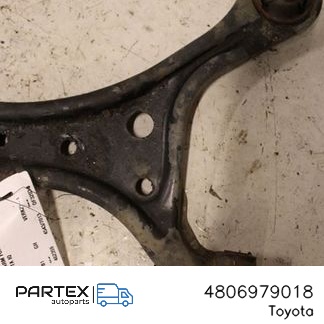 4806979018 - Передній важіль підвіски Toyota iQ 2009