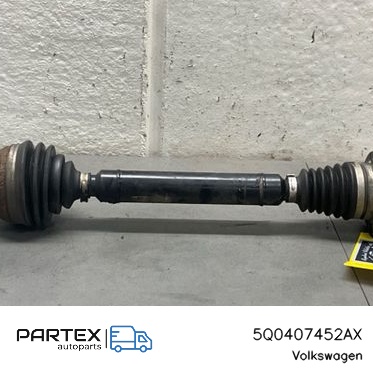 5Q0407452AX Піввісь передня Volkswagen Golf VII 2018