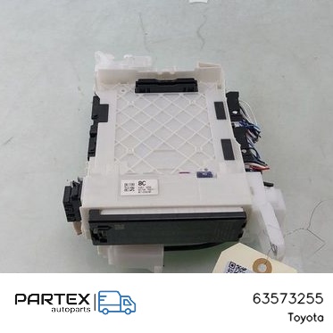 63573255 Блок запобіжників Toyota Aygo X 2024