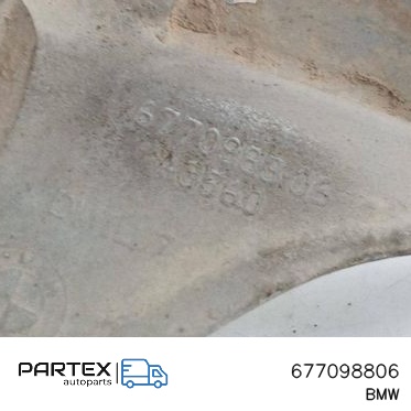 677098806 - Поворотний кулак заднього колеса BMW X5 F15 2013