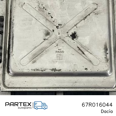 67R016044 - Блок керування двигуном ECU Dacia Duster 2011