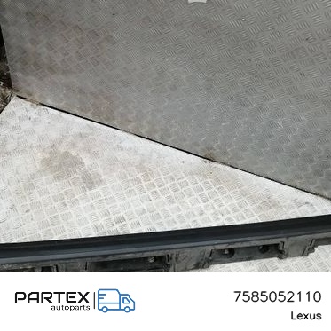 7585052110 - Накладка порога Lexus LBX 2024
