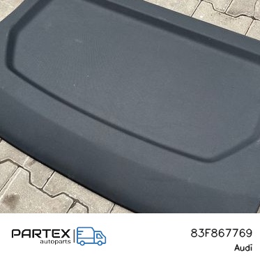 83F867769 - Полиця багажника шторка Audi Q3 2021