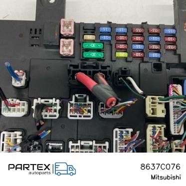8637C076 Блок запобіжників Mitsubishi Eclipse Cross 2021