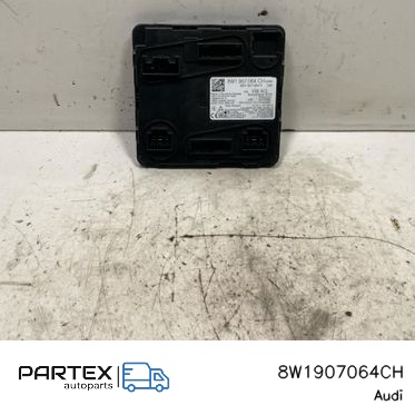 8W1907064CH - Блок комфорту Audi e-tron 2021