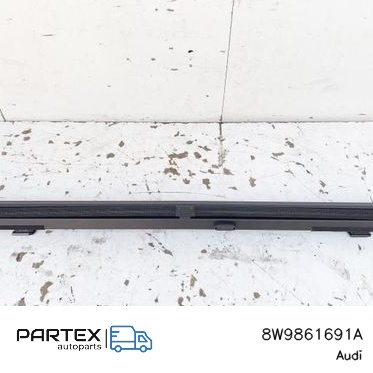 8W9861691A - Полиця багажника шторка Audi A4 S4 B9 2015