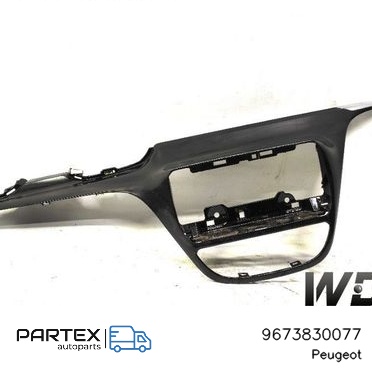 9673830077 - Панель радіо мультимедіа Peugeot 2008 I 2016
