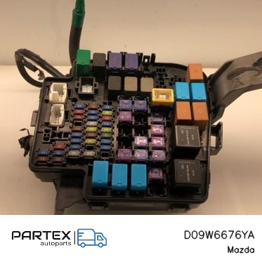 D09W6676YA Блок запобіжників Mazda CX-3 2017