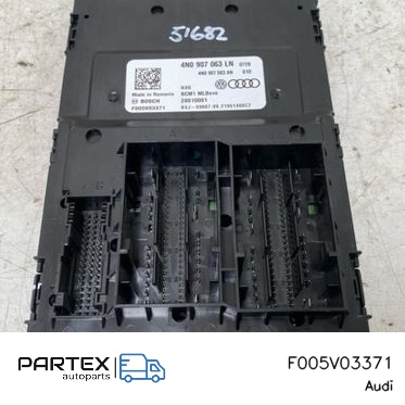 F005V03371 - Блок комфорту Audi E-tron GT 2022
