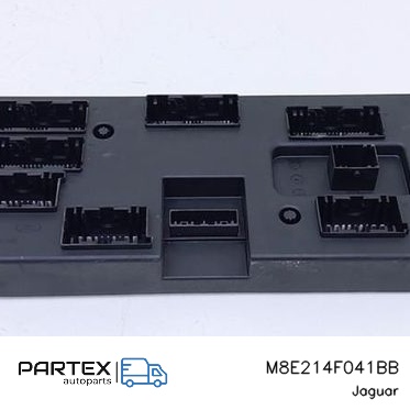 M8E214F041BB - Блок комфорту Jaguar E-Pace 2024