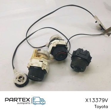 X13379V - Панель клімат-контролю Toyota iQ 2009
