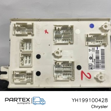 YH199100428 - Блок комфорту Chrysler 300C 2012